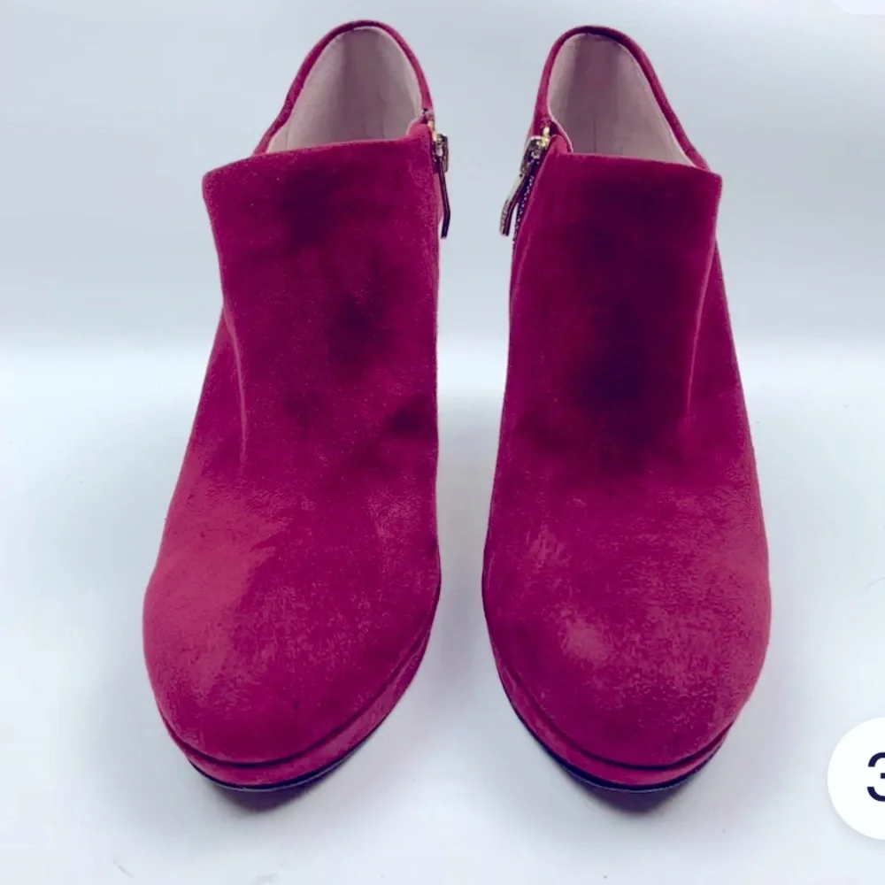 Vince Camuto red suede bootie heels size 6